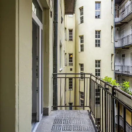 Bright Flat Downtown Klauzal 公寓 *