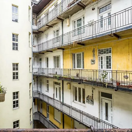 Bright Flat Downtown Klauzal 布达佩斯